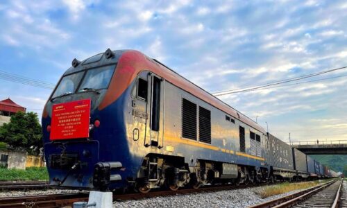 Transport ministry urged to start construction of railway connecting with China next year